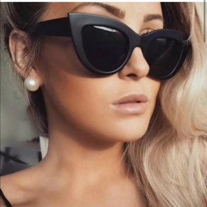 BLACK  CAT EYE SUNGLASSES